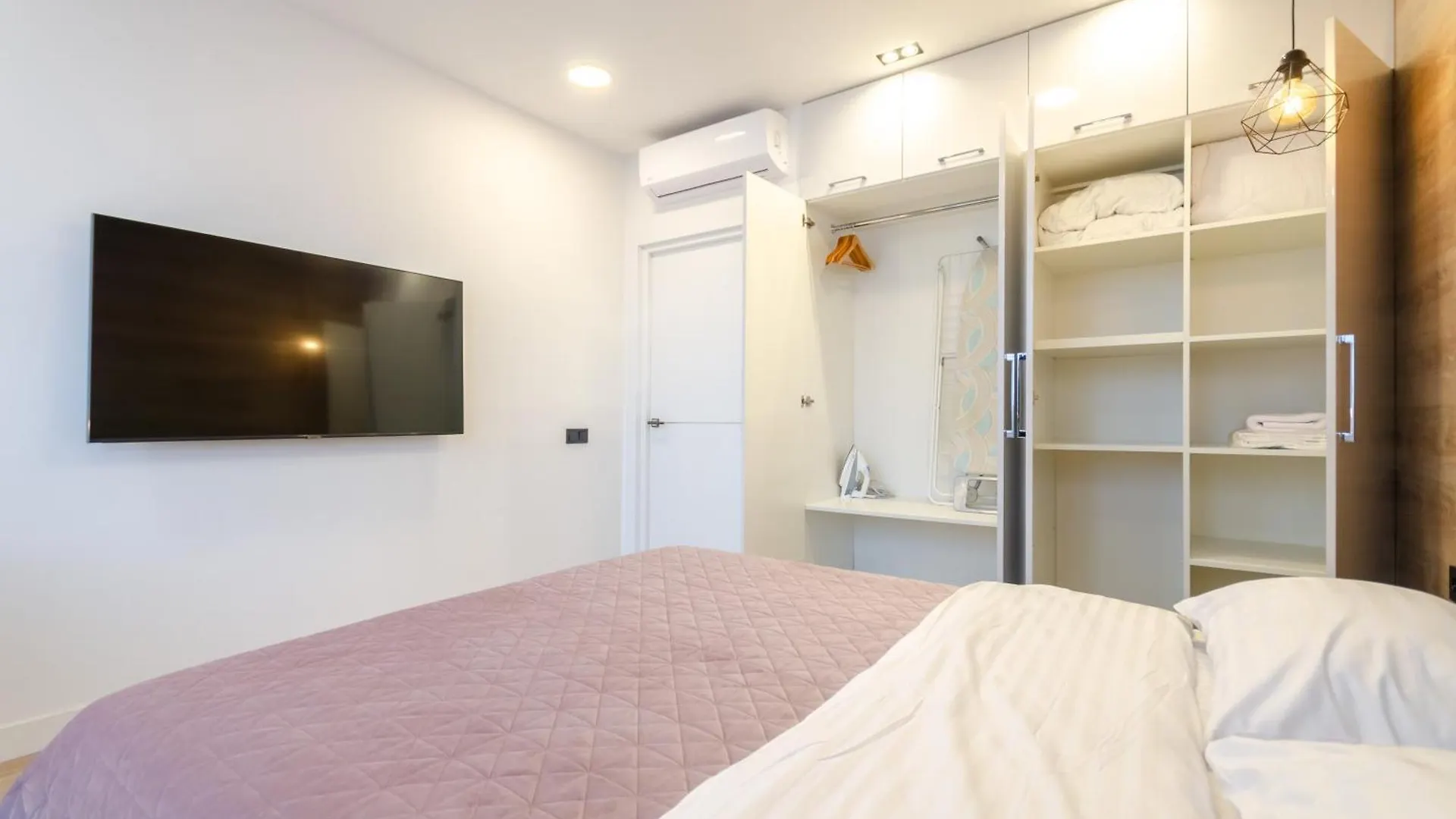 Petrovdom Apartments 17-190 In Rc New York Concept House, Antonovycha 74 Kyiv 0*,  Ukraine